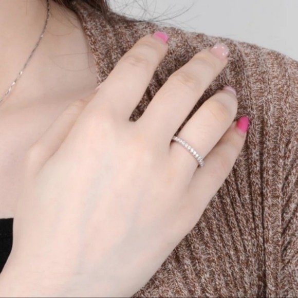 18K White Gold Diamond Eternity Stackable Ring - Picture 4 of 5